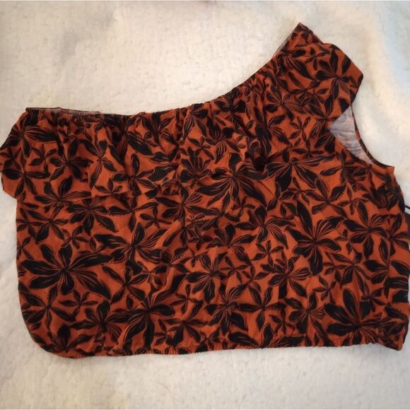 One-Shoulder Crop Top from Ava & Viv - Picture 3 of 3